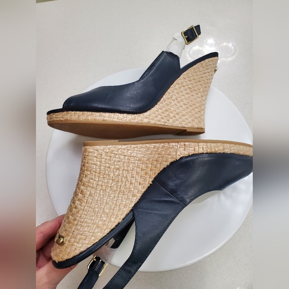 Lilly Pulitzer - Navy wedge slip on sandals - Size 10 fits like 9 - Picture 3 of 6